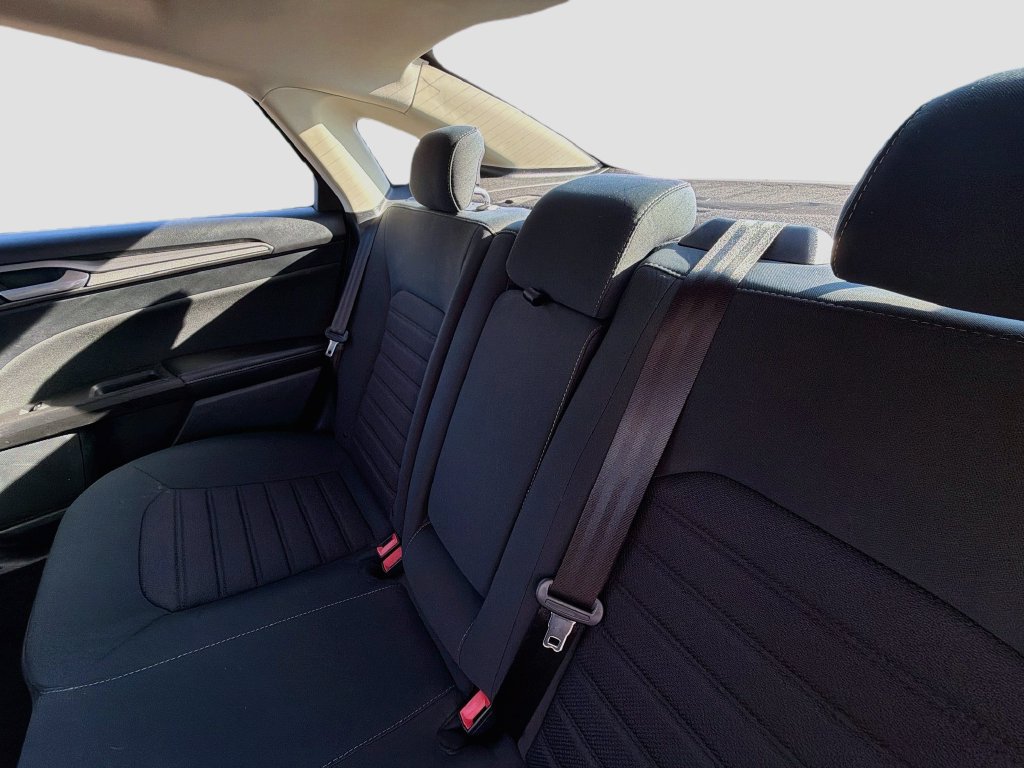 Used 2020 Ford Fusion SE FWD image 12