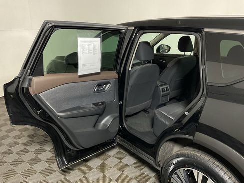 Used 2023 Nissan Rogue SV image 29