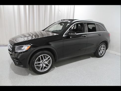 Used 2019 Mercedes-Benz GLC 300 4MATIC image 3