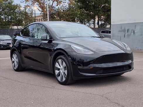 Used 2024 Tesla Model Y Long Range image 3
