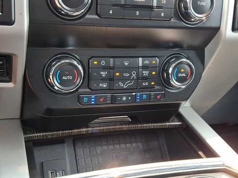Used 2021 Ford F450 Lariat w/ Lariat Ultimate Package AWD/4WD image 16