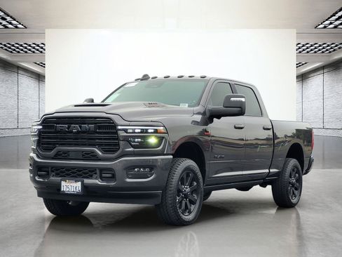 Used 2025 RAM 3500 Laramie AWD/4WD image 10
