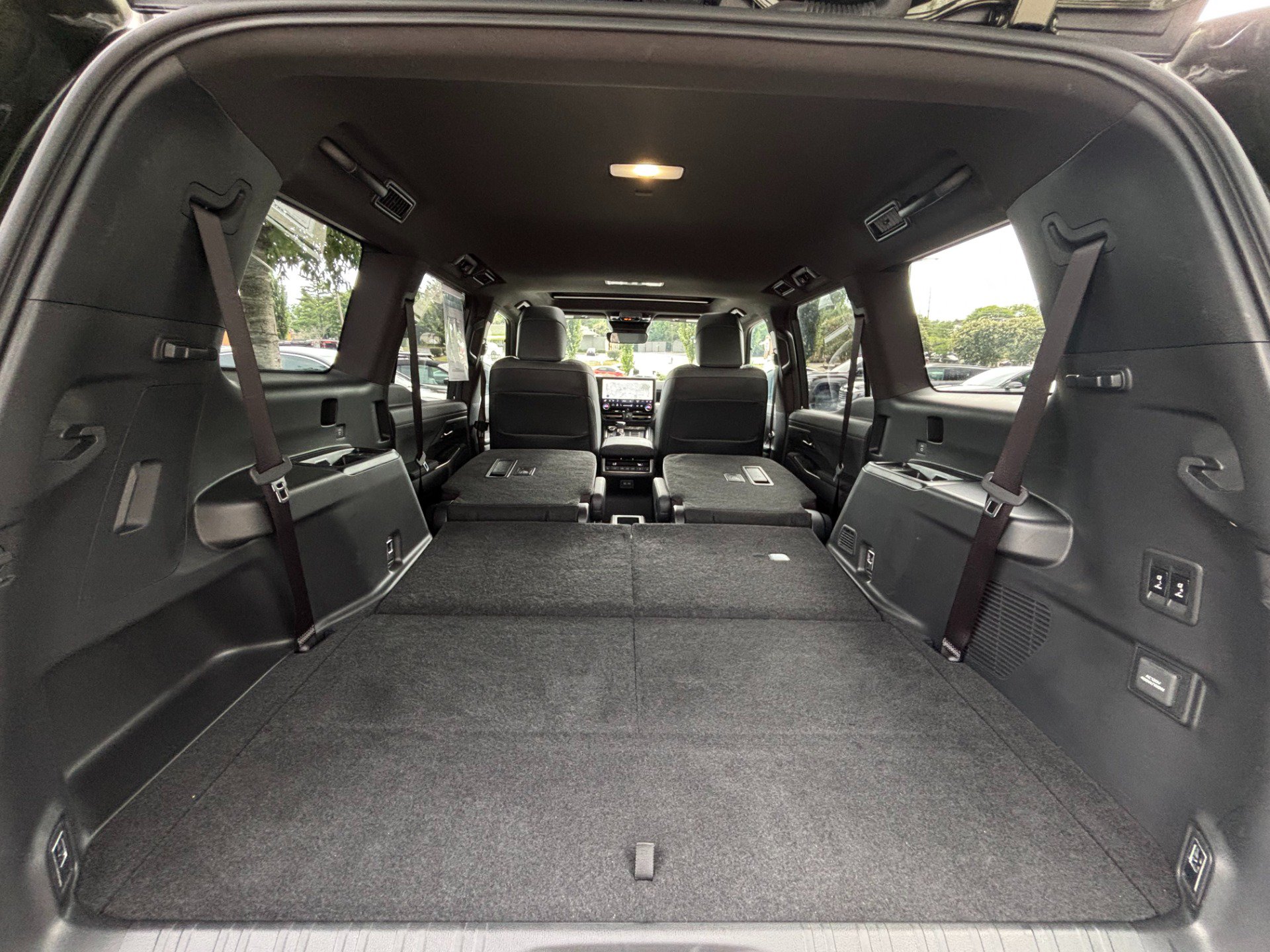 Used 2025 Lexus GX 550 w/ Accessory Package (2T) AWD/4WD image 39