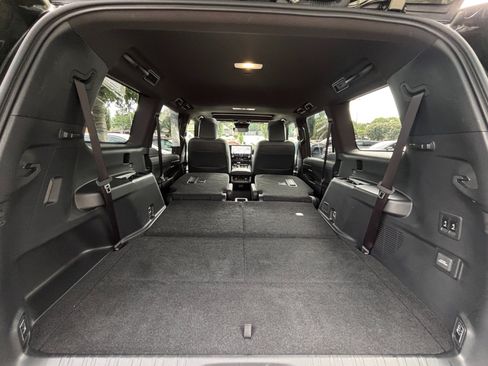 Used 2025 Lexus GX 550 w/ Accessory Package (2T) AWD/4WD image 39
