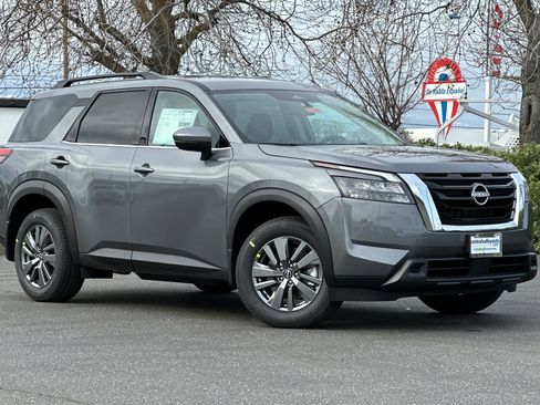 New 2025 Nissan Pathfinder SV image 2