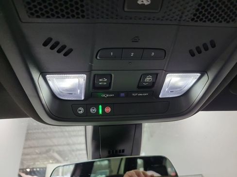 Used 2025 Cadillac XT6 Premium Luxury image 35