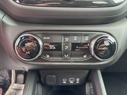 Used 2023 Chevrolet TrailBlazer LT w/ Convenience Package FWD image 28