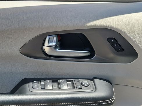 Used 2023 Chrysler Pacifica Touring-L FWD image 22