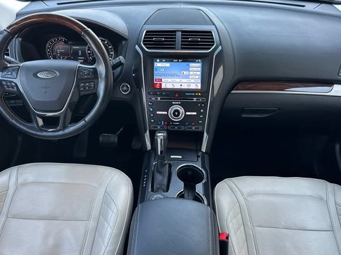 Certified 2017 Ford Explorer Platinum AWD/4WD image 3