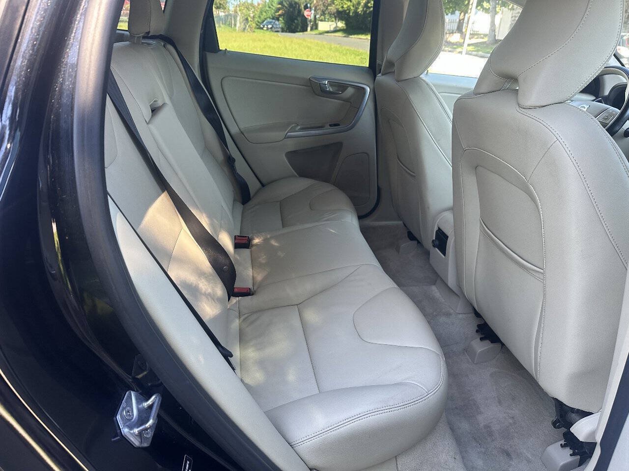 Used 2015 Volvo XC60 T5 AWD/4WD image 13