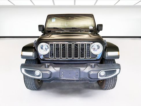 Used 2024 Jeep Wrangler Unlimited Sahara AWD/4WD image 2