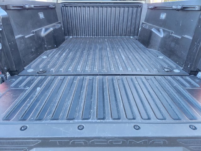 Used 2025 Toyota Tacoma TRD Sport AWD/4WD image 17
