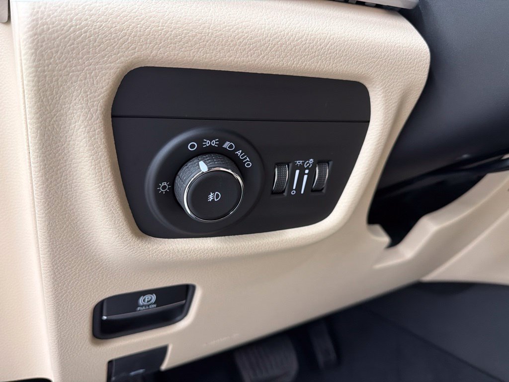 New 2026 Jeep Grand Cherokee Limited AWD/4WD image 18