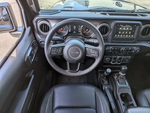 Used 2023 Jeep Gladiator Sport AWD/4WD image 17