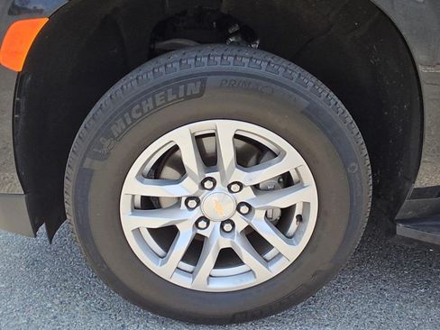 Used 2024 Chevrolet Suburban LT RWD image 26