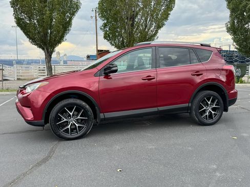 Used 2018 Toyota RAV4 SE w/ Power Extra Value Package AWD/4WD image 10