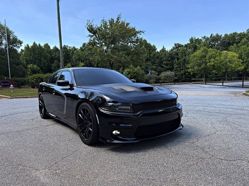 Used 2017 Dodge Charger R/T RWD image 3