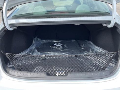 New 2025 Hyundai Elantra Limited image 40