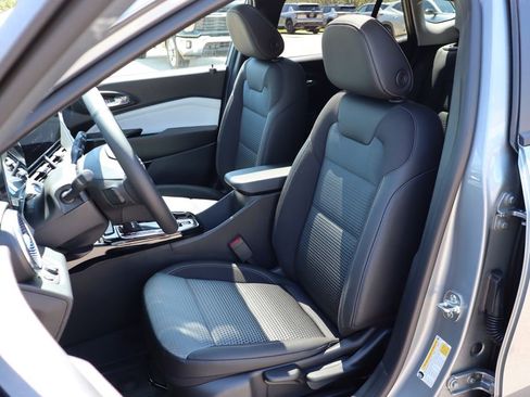 New 2026 Chevrolet Trax LT w/ Sunroof Package FWD image 11