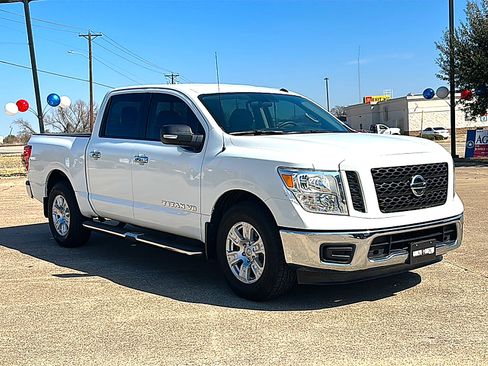 Used 2019 Nissan Titan SV image 10