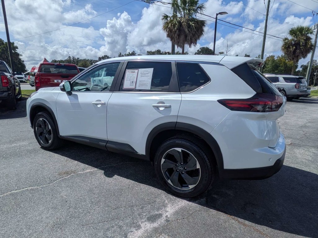 Used 2024 Nissan Rogue SV AWD/4WD image 4