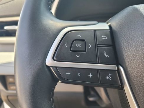 Used 2023 Toyota Highlander XLE AWD/4WD image 27
