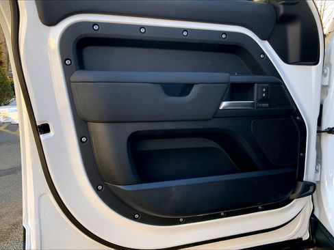 New 2026 Land Rover Defender 110 X-Dynamic SE image 10