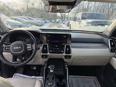 Certified 2022 Kia Sorento S w/ Panoramic Sunroof Package image 21