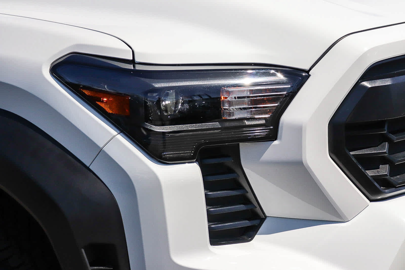 Used 2025 Toyota Tacoma TRD Off-Road AWD/4WD image 4
