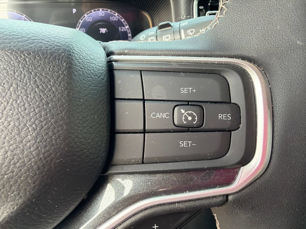 Used 2024 Jeep Wagoneer 4WD w/ Premium Group I image 30