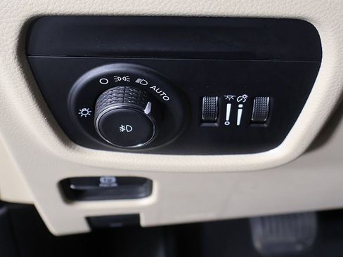 Used 2024 Jeep Grand Cherokee Limited AWD/4WD image 33