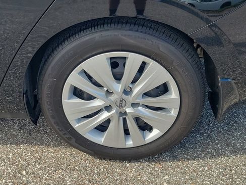 Certified 2025 Nissan Sentra S FWD image 5
