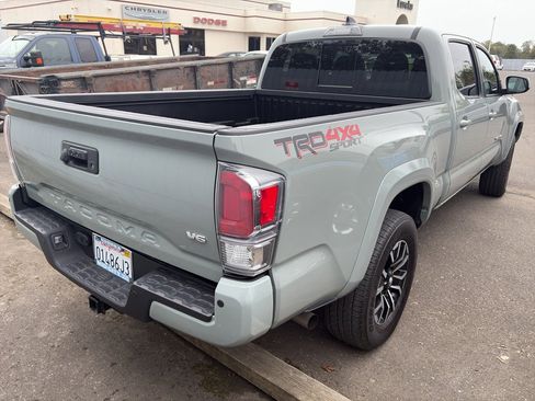 Used 2022 Toyota Tacoma TRD Sport image 6