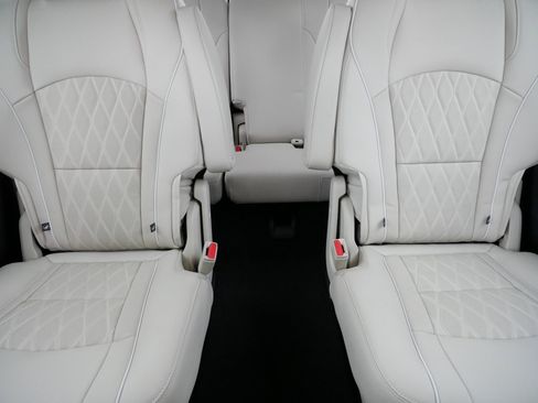Used 2024 Buick Enclave Avenir w/ Avenir Technology Package AWD/4WD image 13