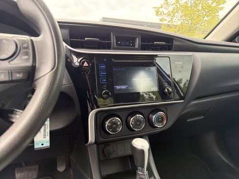 Used 2017 Toyota Corolla L FWD image 21