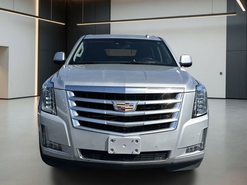 Used 2017 Cadillac Escalade ESV Luxury image 4