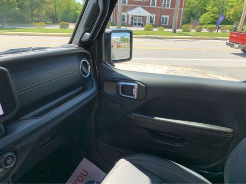 Used 2024 Jeep Wrangler Unlimited Sahara AWD/4WD image 21