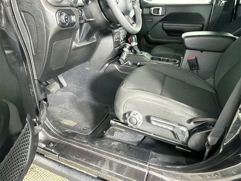Used 2023 Jeep Gladiator Willys image 10
