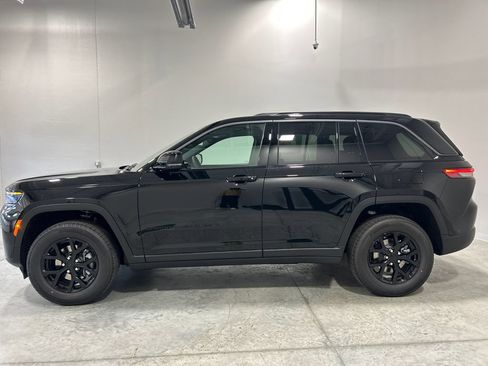New 2026 Jeep Grand Cherokee Altitude AWD/4WD image 9