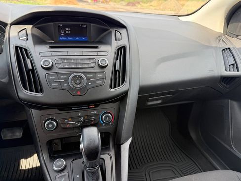 Used 2017 Ford Focus SE w/ Cold Weather Package image 13