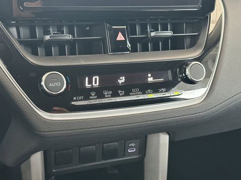 Used 2024 Toyota Corolla Cross LE FWD image 23