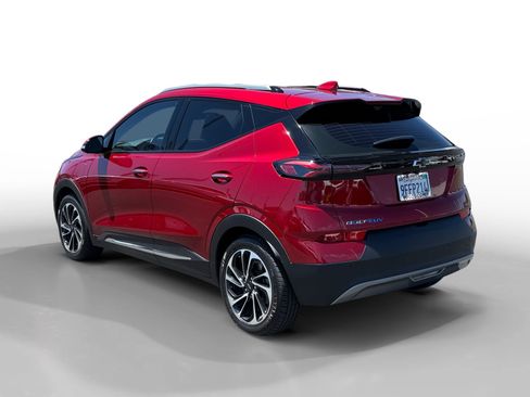 Used 2023 Chevrolet Bolt EUV Premier w/ Sun & Sound Package FWD image 3