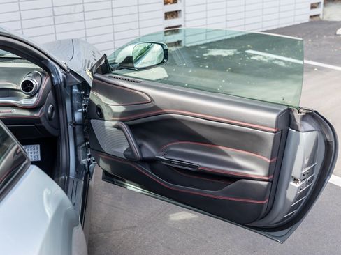 Used 2018 Ferrari GTC4Lusso T RWD image 33