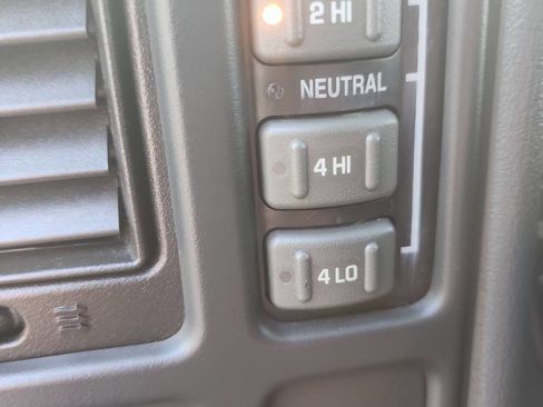 Used 2002 Chevrolet Tahoe Z71 image 7