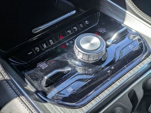 Used 2023 Jeep Wagoneer Series III w/ Premium Group I image 25