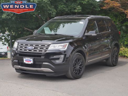 Used 2017 Ford Explorer XLT w/ Equipment Group 201A AWD/4WD image 1