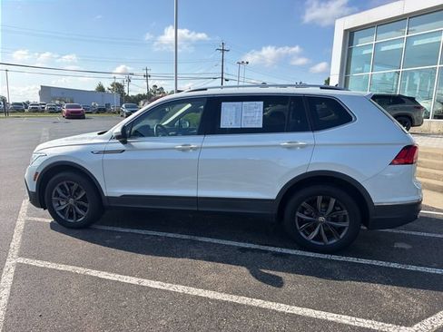 Certified 2023 Volkswagen Tiguan SE w/ Panoramic Sunroof Package FWD image 8