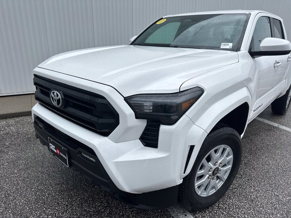 Used 2025 Toyota Tacoma SR5 AWD/4WD image 2