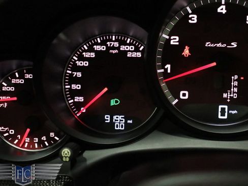 Used 2018 Porsche 911 Turbo S image 44