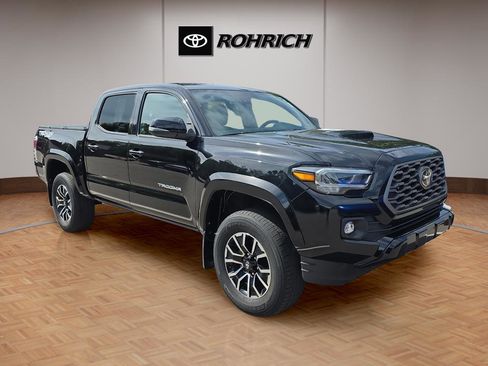 Used 2021 Toyota Tacoma TRD Sport w/ Technology Package image 2